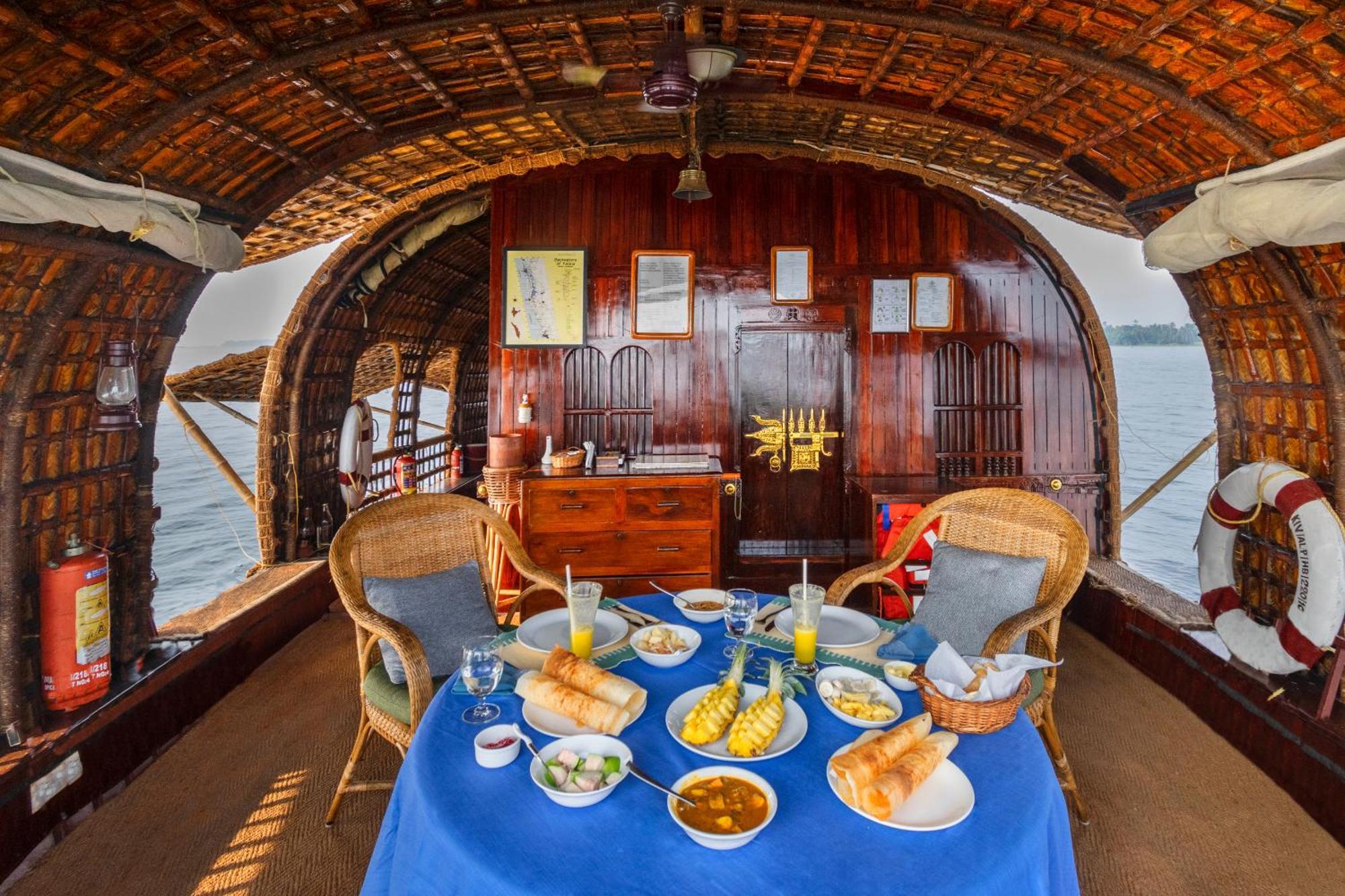 Hotel Spice Coast Cruises - Houseboat, A Cgh Earth Experience à Alappuzha Extérieur photo