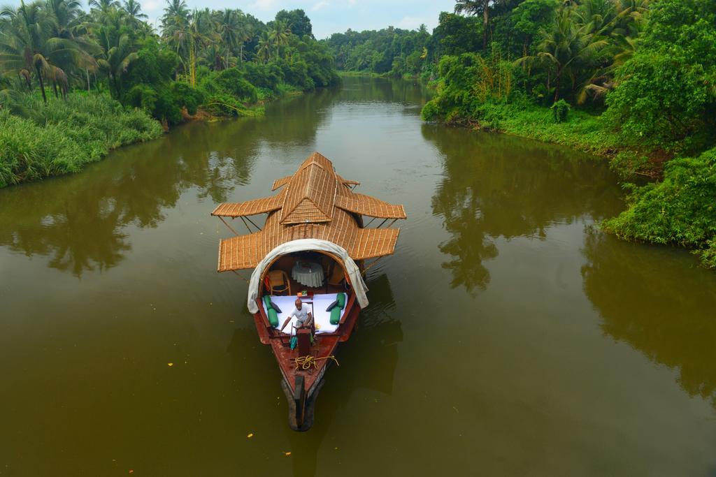 Hotel Spice Coast Cruises - Houseboat, A Cgh Earth Experience à Alappuzha Extérieur photo