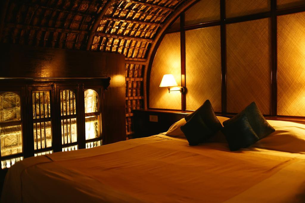 Hotel Spice Coast Cruises - Houseboat, A Cgh Earth Experience à Alappuzha Extérieur photo