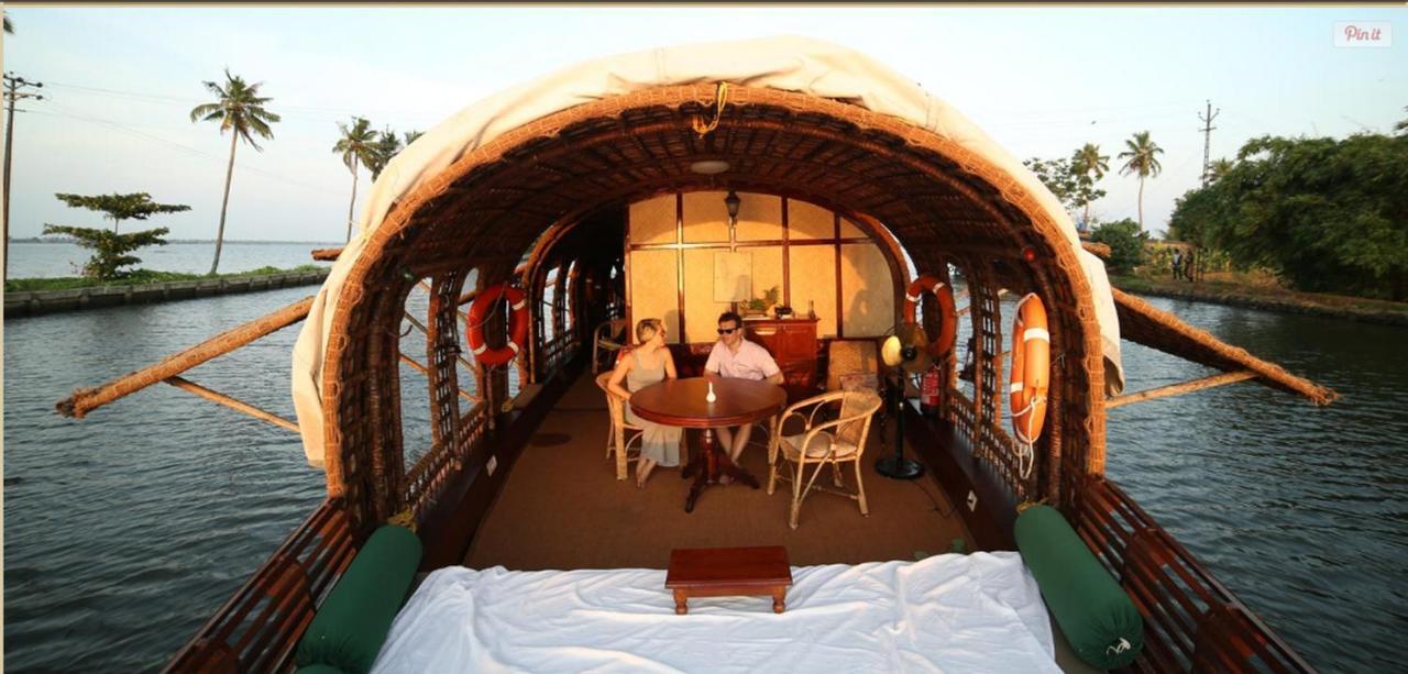 Hotel Spice Coast Cruises - Houseboat, A Cgh Earth Experience à Alappuzha Extérieur photo